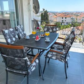 WhiteHouse Brodarica FAMILY Apartment - close to Beach with Restaurant