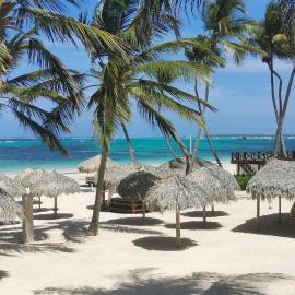 OCEAN SIDE VILLAS and SUITES - playa LOS CORALES, hotel in Punta Cana