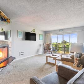 1st Floor Family Suite with Full Kitchen - Pool and Hot Tub, hotel in Ocean Shores