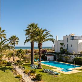 Praia da Lota Beachfront Resort - Hotel & Apartments, hotel in Manta Rota
