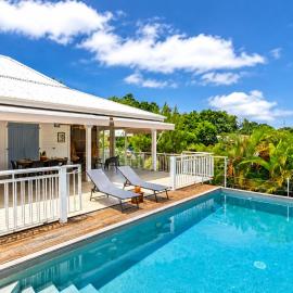 Villa Inalya - Piscine, Vue Mer et Terrasse Privée, hotel u gradu 'Goyave'