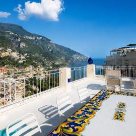 Love in Blue - La Terrazza di Positano, hotell sihtkohas Positano