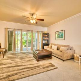 Family Townhouse - Minutes to 7Mile Beach