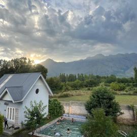 The Forest Way Loft by YEMBERZAL, hotel di Srinagar