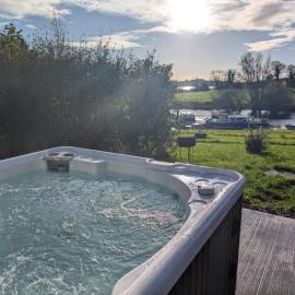 Rose Glamping pod