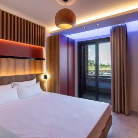 ZOI Girni - Seaside Hotel، فندق في أولمبياكي أكتي