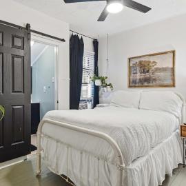 Private Bedroom in 4BR Home, Hotel in Lafayette