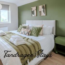 Modern 2 Bed Apartment - Tandragee, Portadown, hotel in Portadown