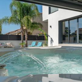 VILLA DE LUXE SUD DE LA FRANCE - PLAGE - PISCINE - JACUZZi