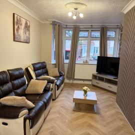 Elite Lux Stays - Spacious Luxury Home, Hotel in Bushbury