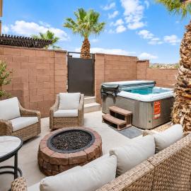 Private Hot Tub, Fire Pit, eBikes and BBQ - Close to Zion