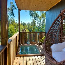 Cabaña en el bosque con tinaja privada