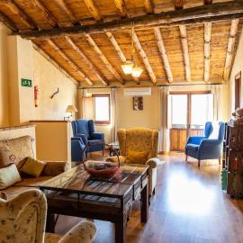 Encanto Rústico: Chimenea y Barbacoa Norte Córdoba, hotel a Doña Rama