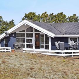 8 person holiday home in Fanø-By Traum, ξενοδοχείο σε Fanø