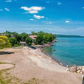Family friendly summer getaway, short walk to beach, restaurants, etc..., hotel v destinácii Meaford