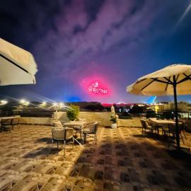House Pyramids View Hotel، فندق في القاهرة
