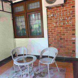 Taman Tinah Homestay، فندق في تيميرلوه