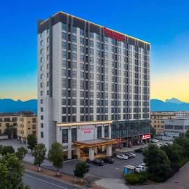 Ramada by Wyndham Zhangjiajie, хотел в Жангжиаже