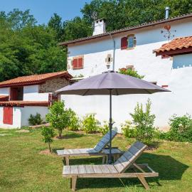 Ferme rénovée du 16ème siècle Sare, hotell i Sare