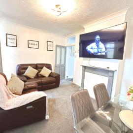 G&P City Luxury with 5G Wifi and Free Parking, hotel in Hythe