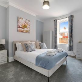 4BR South Shields Stay Sleeps 8 by Stay With Us, hotel in Westoe