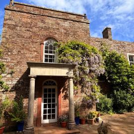 The Coach House at The Gale House and Garden Historic Country Retreat near the Solway Coast & Lake District – hotel w mieście Silloth