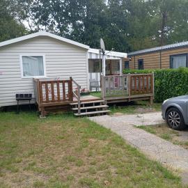 mobilhome Pont Aven 3chbres 152 avec grande terrasse fermée, hotel u gradu Pont-Aven