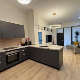 LUXURY SUITE Wifi AC SERVICIOS EN LA PUERTA, hotel in Madrid
