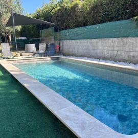 Maison avec piscine privée, hotel a Alès