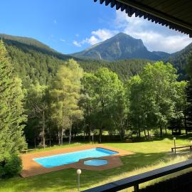 Hotel Els Avets, готель у місті Sorpe