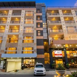 Sunday Sky Hotel in Korean Town Angeles, Near Clark International Airport，Pampang的飯店