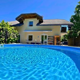 Quiet Forest Retreat with Pool