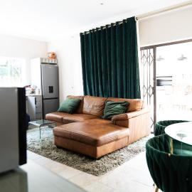 Casa Nossa Stay- Modern apartment No1 near Ferndale on Republic mall