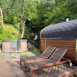 Spa Villa - Sauna, Hot Tub & Private Waterfall, hotell sihtkohas Vossevangen