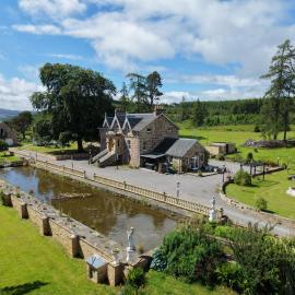 The Doune, Luxury Traditional Country House with hot tub