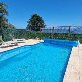 Waterfront Sunset Getaway Pool, hotel in Budgewoi