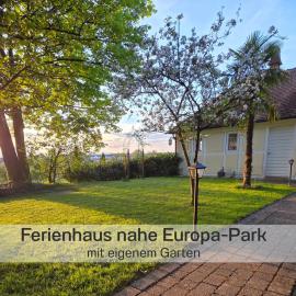 Gesindehaus Charis Ferienhaus nahe Europa Park mit eingezäuntem Garten ideal für Hunde Paare und Familien, Hotel in Kippenheim
