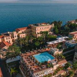 Grand Hotel La Favorita، فندق في سورينتو