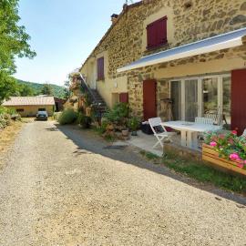 Le Duzon avec Piscine, hotel en Saint-Sylvestre