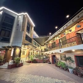 Hotel Saraswati - A family hotel, hotel i Ābu