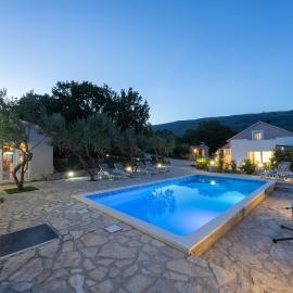 Three-Bedroom Holiday Home in Dabar, מלון בDabar