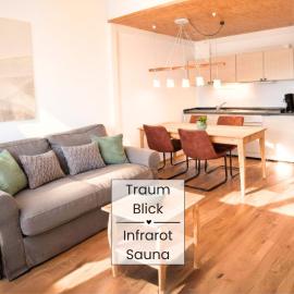 SONNENSEITE Schonach - Private Infrarot-Sauna - Schwarzwald Panoramablick - 76 qm - 2 Schlafzimmer auf 2 Etagen - Südbalkon - Waldrandlage nahe Triberg - ideal für Paare und Familien - kostenloser Parkplatz、ショナッハのホテル