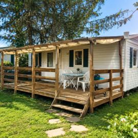 Chez Regis et Jennifer Mobile home 6 personnes il es chauffer climatisé, proche Europa-Park et Rulantica โรงแรมในBoofzheim