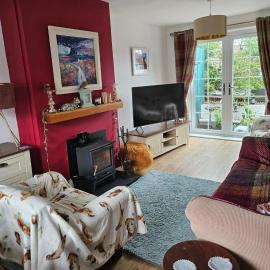 Spacious 2 bedroom house on the edge of Balloch, hotel v mestu Balloch