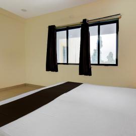 Viesnīca Hotel O New Kailash Restaurant and Lodging pilsētā Pune