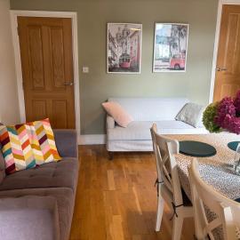 Central Derby pride park 4 bedrooms 7 beds -Spacious contractors large group -Cul de Sac EasyFREE PARKING, Hotel in Derby