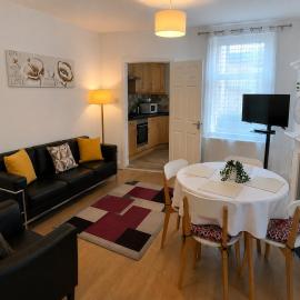 4 Bed Kettering House Near Hospital and Town Centre Adults Only