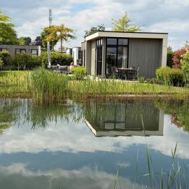 Casa-MiU am Wasser - Olburgen - perfekt für Familien - mit Freibad, Sauna, Restaurant und Spielplatz, hotel en Olburgen