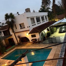 HAUS EDELWEISS, Casa Quinta en Monte Grande, Bs As, EZEIZA AIRPORT, GARDEN, SWIMMING POOL, hotel in Monte Grande