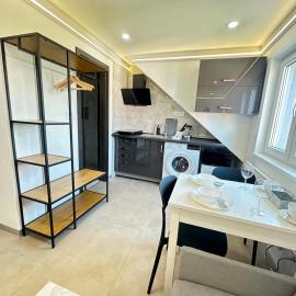 Happy House Apartments free parking, hotel in Karlovy Vary